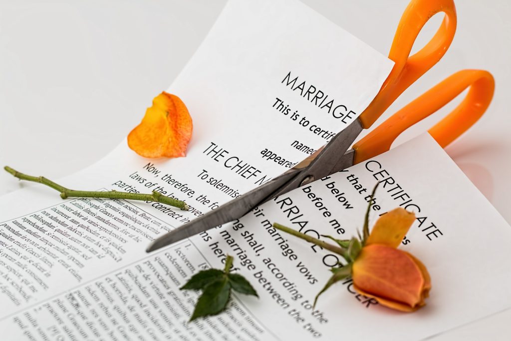 夫の浮気で離婚する⁈早まった離婚で後悔しないための6つのこと